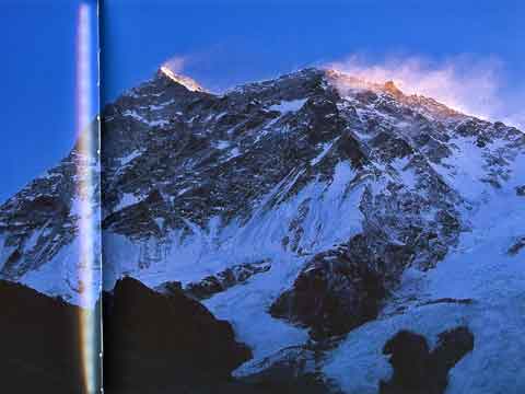
Makalu Sunrise From Base Camp - Los Ochomiles: Karakorum e Himalaya book

